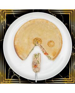 Le pâté au poulet de 8 pouces avec sauce blanche et sans pois vert.