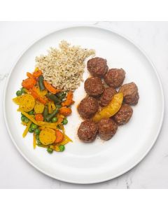Boulettes de veau et pêches grand format avec du riz et prêtes à partager